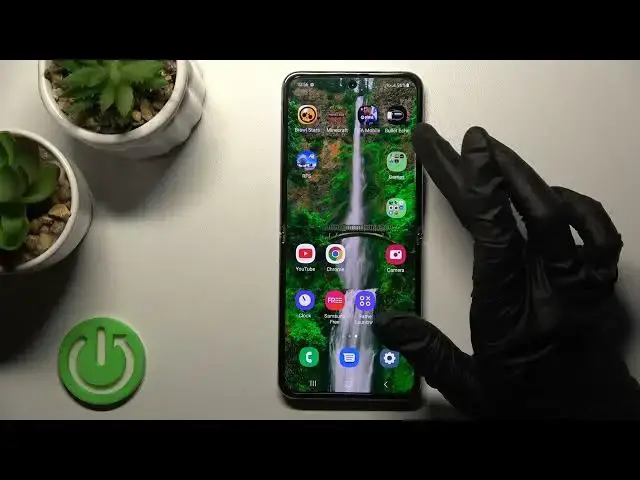 Video thumbnail for How to Create Home Screen Folders on Samsung Galaxy Z Flip4 - Add Folders to Home Screen