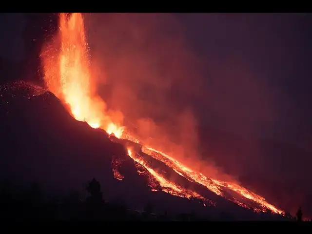 'Video thumbnail for La Palma volcano eruption 3 Oct evening: lava fountains and flows'
