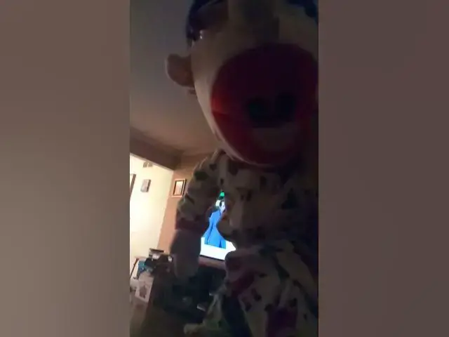 Video thumbnail for uh uh im dancing with my moves 😃