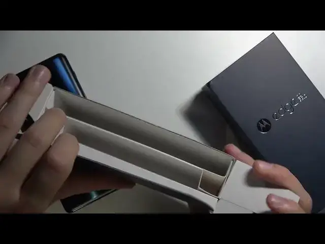 Video thumbnail for MOTOROLA Edge 20 Pro Unboxing - All Box Accessories
