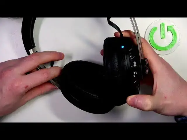Video thumbnail for Connecting MacBook With Sennheiser Momentum M3