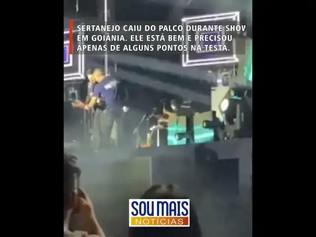 Video thumbnail for Vídeo registra o momento exato em que Marrone cai do palco e bate a cabeça durante show