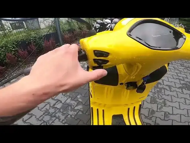 Video thumbnail for How to Enable or Disable Turn Signals in Vespa GTS ( 2005 - now ) - Use Turn Signals