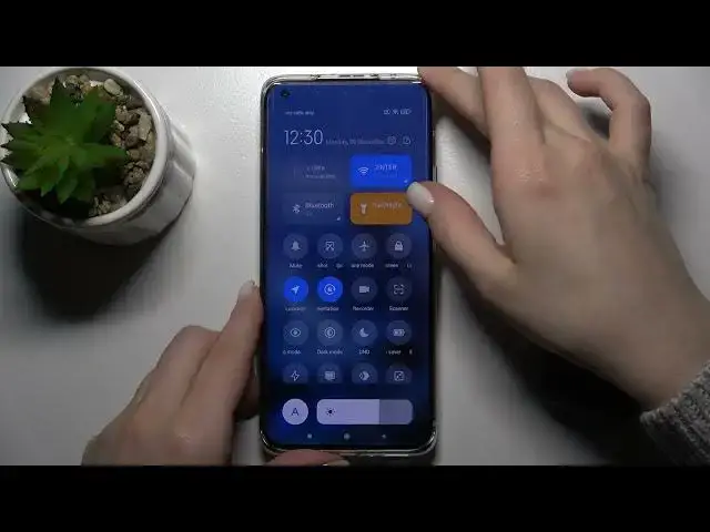 'Video thumbnail for How to Switch On Flashlight on XIAOMI Mi 11 Ultra - Turn On Flashlight'
