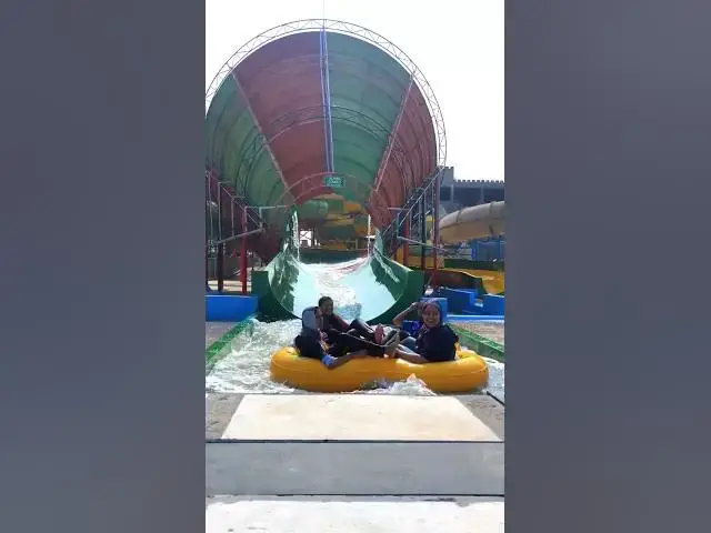 Video thumbnail for SUPER COMBO Water Slide at Escape Water Park #shorts #waterpark