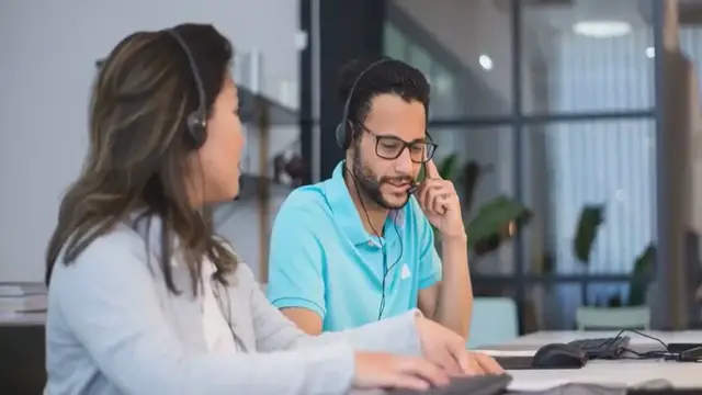 Video thumbnail for LiveAgent vs Freshdesk: Choosing the Best Help Desk Software for Your Business