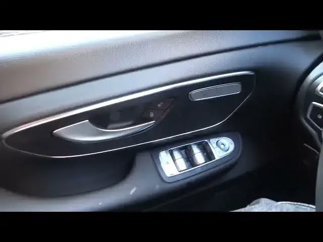 'Video thumbnail for How to Automatically Lock and Unlock All Doors in Mercedes V Class W447 (2014 - now)'