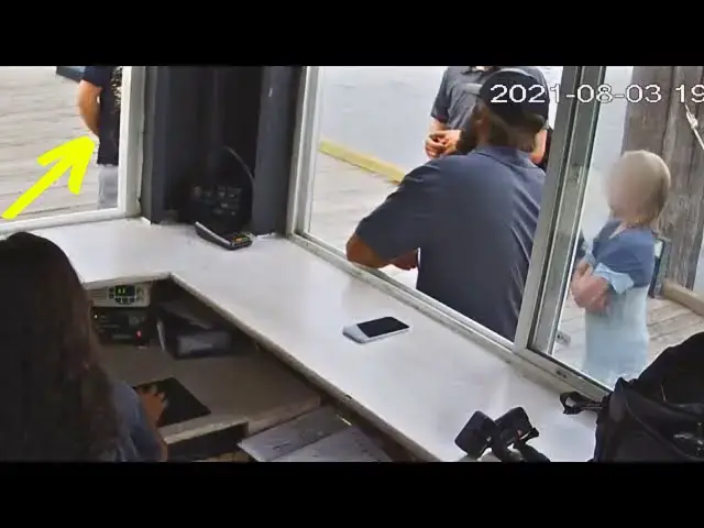 Video thumbnail for Clever Boy Escapes Stranger Who Followed Him from School by Asking Cashier to Pose as His Mom