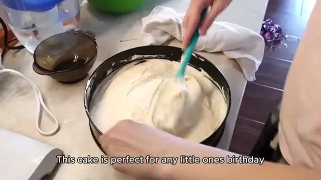 Video thumbnail for Caterpillar cake recipe