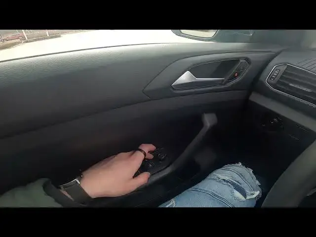 Video thumbnail for How to Close and Open Side Rearview Mirrors in Volkswagen T-Cross ( 2018 - now )