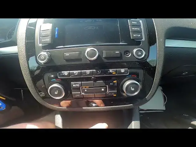 Video thumbnail for How to Enable or Disable Interior Airflow Circulation in Volkswagen Scirocco III ( 2008 - 2017 )