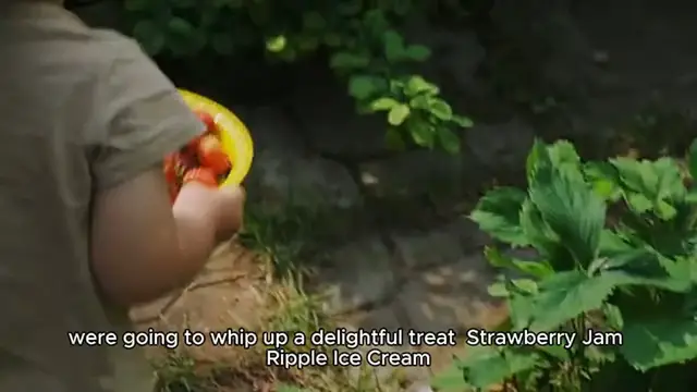 Video thumbnail for Strawberry jam ripple ice cream Recipe