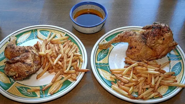 'Video thumbnail for Halbes Hähnchen mit Pommes'