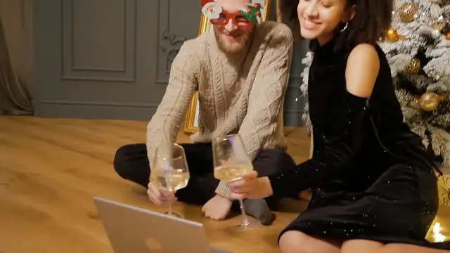 Video thumbnail for 15 Stylish and Comfortable New Year's Eve Outfits Without Sequins