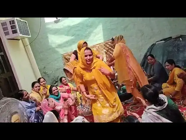 Video thumbnail for जाट जाटनी और  बोले केभजन में,मस्त डांस #happy_lokgeet #trending #viral #haryanvibhajan