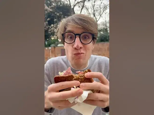 Video thumbnail for Panino al pastrami 🥪 che buono!! #pastrami #panino #venezia