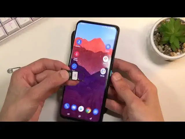 Video thumbnail for Insert SIM and SD ASUS Zenfone 8 Flip | How to Install Nano SIM & Micro SD Card