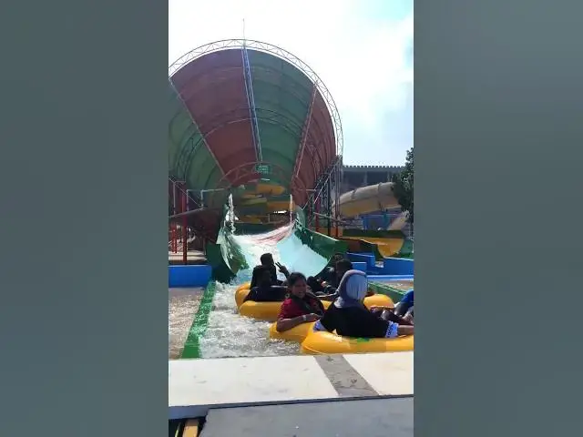 Video thumbnail for SUPER COMBO Water Slide at Escape Water Park #shorts #waterpark