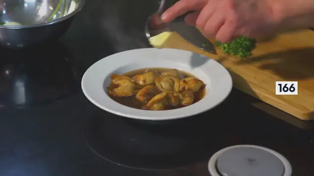 Video thumbnail for Spinach and Artichoke Dip Wonton Cups