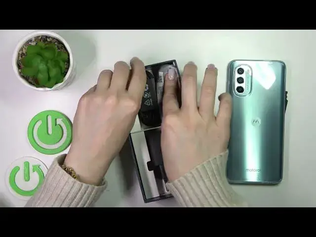 'Video thumbnail for MOTOROLA MOTO G62 5G – All Box Accesories'