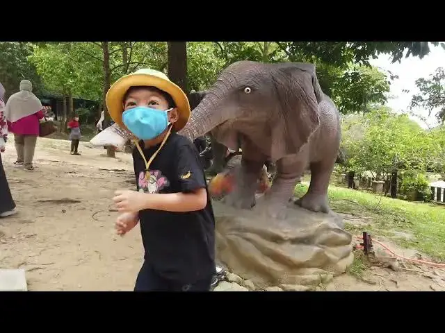 Video thumbnail for Zoo Teruntum Kuantan (Dinasour Encounter) Hybrid Zoo