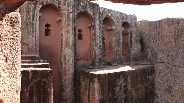 Video thumbnail for Doppelkirche der Hl. Gabriel und Raphael in Lalibela | Äthiopien