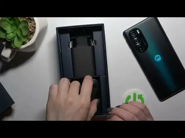 'Video thumbnail for Does MOTOROLA Edge 30 Pro Comes with 3 5mm Headphones Adapter?'