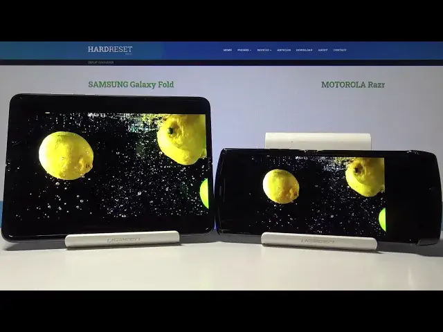 'Video thumbnail for Display Comparison SAMSUNG Galaxy Fold vs MOTOROLA Razr 2019 - Check Screen Quality'