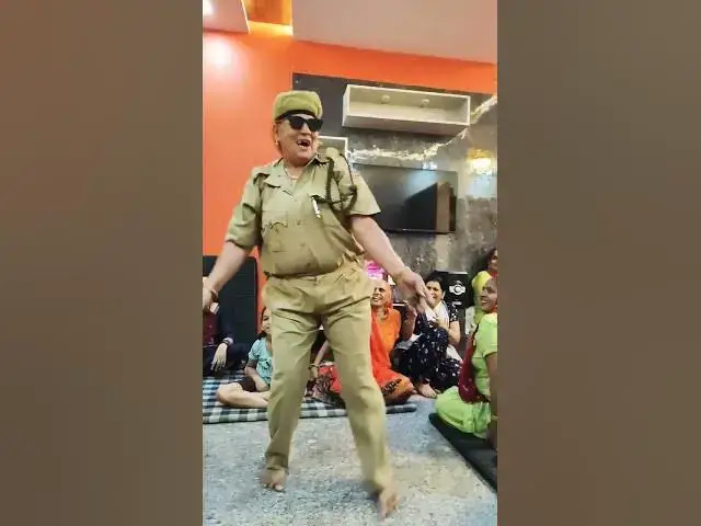 Video thumbnail for पुलिस वाली आंटी का मस्त डांस #viral #डांस #happy_lokgeet #shortsvideo