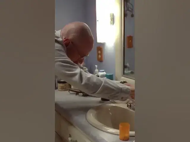 Video thumbnail for Breaking Bad Walter Sink Blooper #walterwhite #breakingbad #bloopers #bryancranston