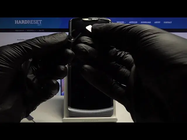 'Video thumbnail for How to Insert SIM Card on MOTOROLA Razr 5G – Nano SIM Installation'