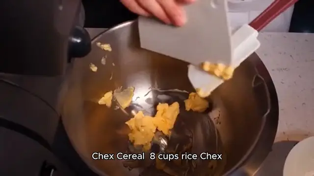 Video thumbnail for Muddy buddies recipe