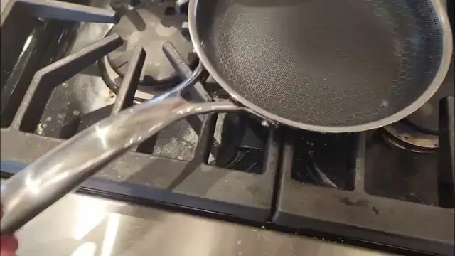 Video thumbnail for Hexclad Non-Stick 8" Frying Pan Egg Test: Perfect Eggs Every Time!