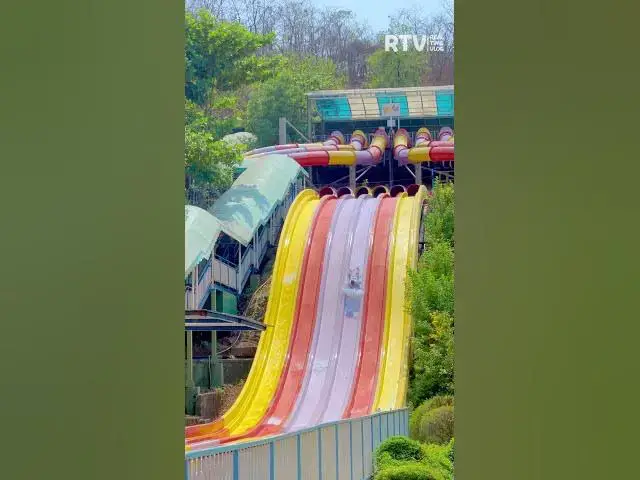 Video thumbnail for MULTI RACER Water Slide 🎢 #shorts #waterpark