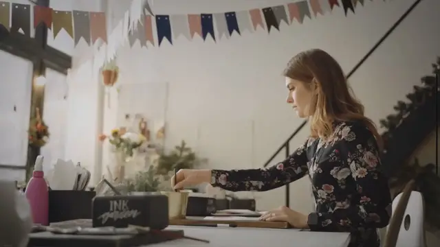 Video thumbnail for How To Clean Acrylic Paint From Brushes