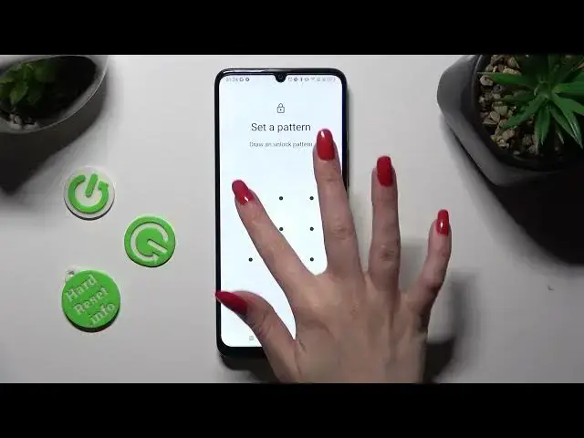 Video thumbnail for How to Set Up Locking Method in TCL 40 SE – Pick Screen Lock