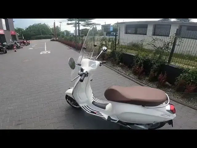 'Video thumbnail for How to Turn Engine On or Off in Vespa Primavera ( 2017 - now ) - Use Start Stop Function'