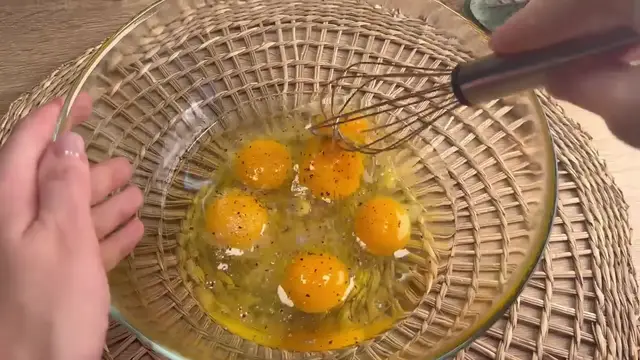 'Video thumbnail for Just add eggs to the noodles and you will be amazed! Cheap and tasty!'