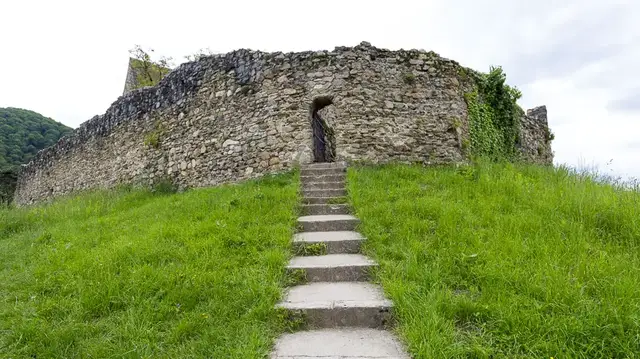'Video thumbnail for Michelsberg Cisnadioara in Siebenbürgen'