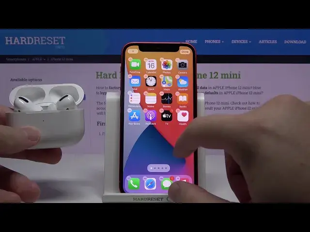 'Video thumbnail for How to Check Battery Level of AirPods Pro – Show Battery Level'