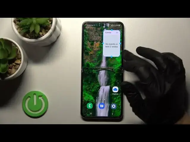 Video thumbnail for How to Add or Remove Home Screen Widgets on Samsung Galaxy Z Flip4 - Manage Widgets