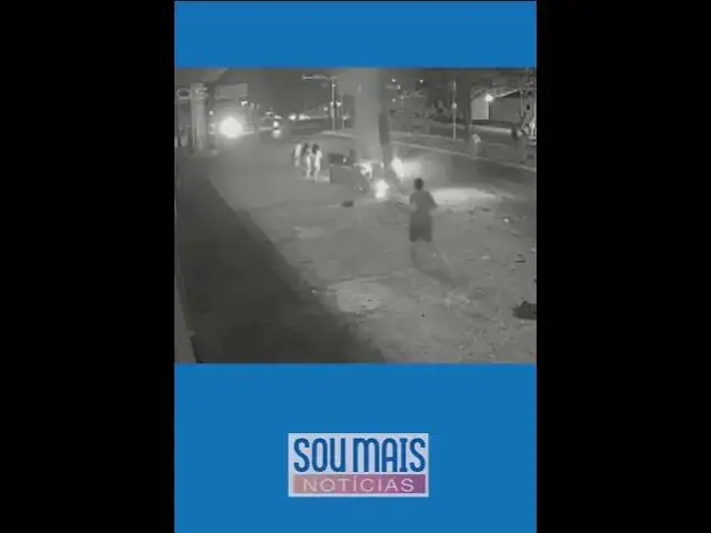 Video thumbnail for Casal fica ferido após discutir, bater carro em poste e veículo pegar fogo em Araguaína (TO)