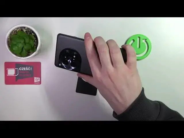 Video thumbnail for OnePlus 12R - Hand Size Comparison