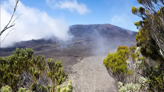 Video thumbnail for Wanderung am Piton de la Fournaise | Île de la Réunion