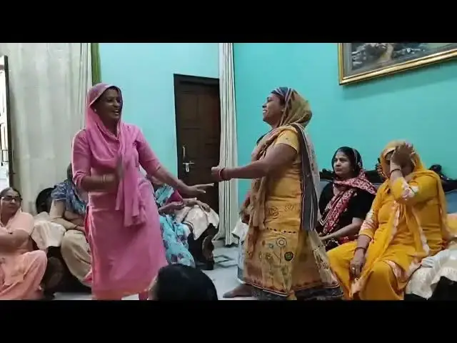 Video thumbnail for हरा सूट मेरी काली चोटी, भरमा भरमा छाती ,दोनो बहनों का कमाल #happy_lokgeet #trending #viralभजन #डांस