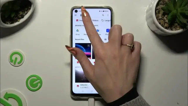 Video thumbnail for How To Add Pictures & Photos To Your Text Message OPPO F19