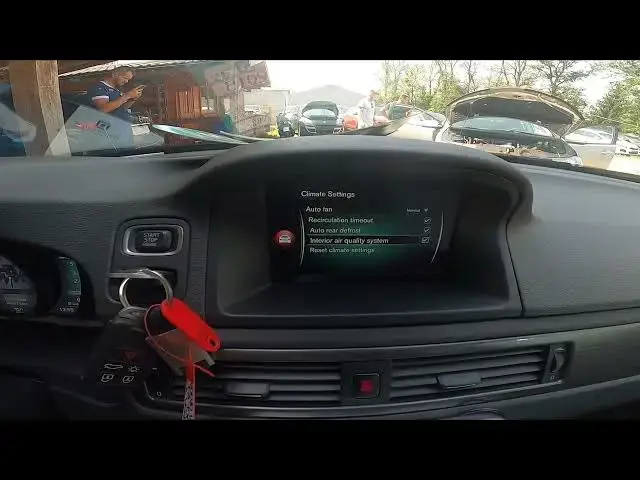 Video thumbnail for How to Find and Manage Climate Control Settings in VOLVO V70 III ( 2007 – 2016 )