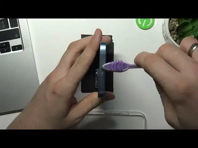 'Video thumbnail for How to Unlock Stuck Lighting Port with Household Item - Fix Charging Problems on iPhone 14'