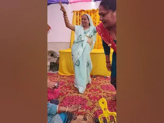 Video thumbnail for मैया री मैं ओढ़ चुनरिया#happy_lokgeet #trending #virl #डांस