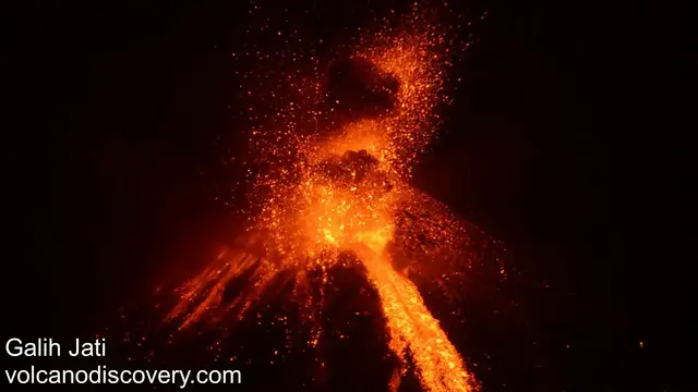 Video thumbnail for Anak Krakatau Paroxysmal Eruption at Night